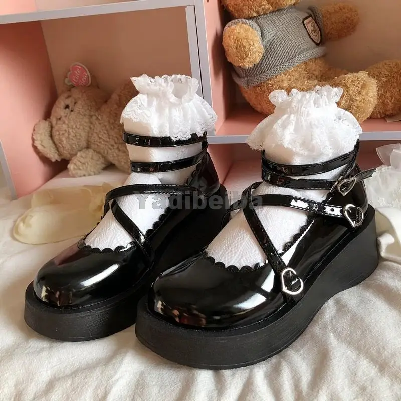 

Туфли на каблуке и платформе в стиле «лолита»