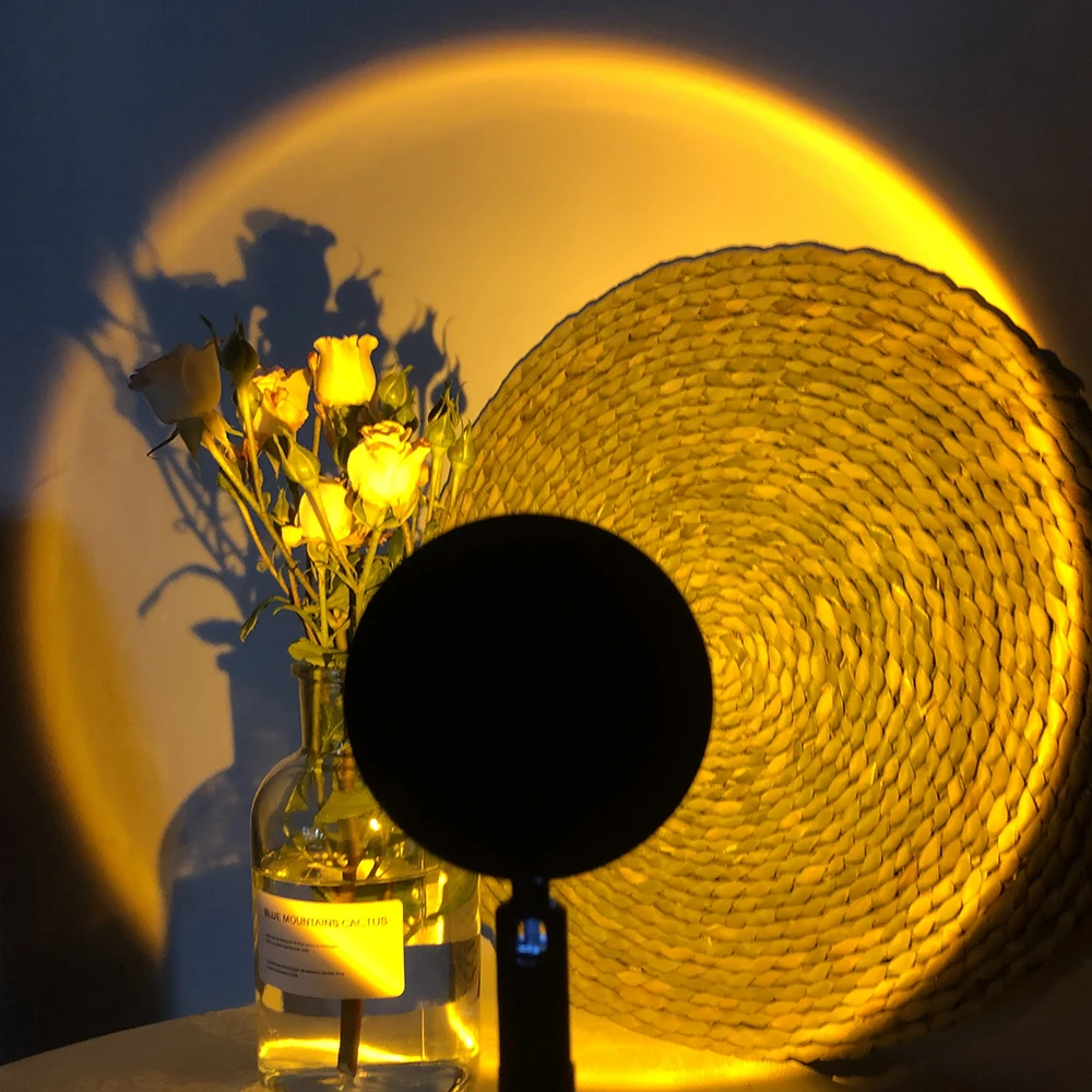 

Sunset Projector Lamp Rainbow Atmosphere Led Night Light for Home Bedroom Coffe shop Background Wall Decoration USB Table Lamp