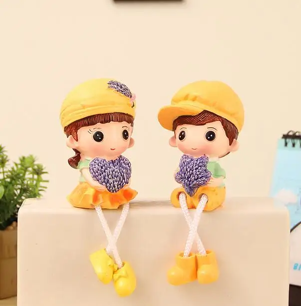 

4pcs Cartoon Resin Handicraft Lifting Doll Student Gift Arrangement Wedding Room Decoration A Happy Family Children's Gift