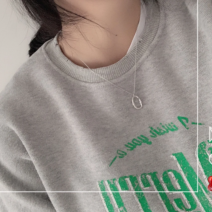 В минималистском стиле Цвет золотистый серебристый цепи геометрический