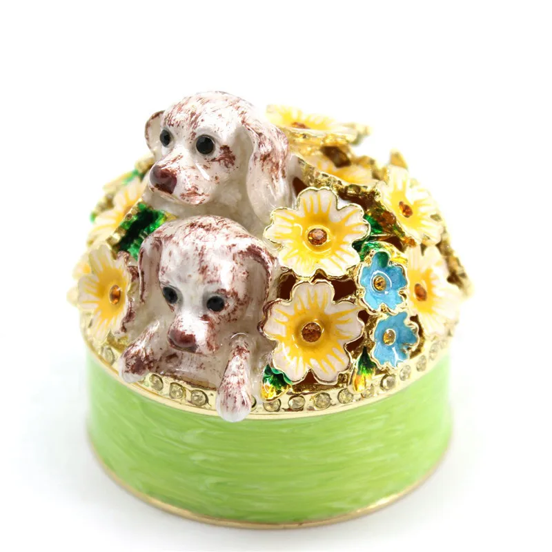 

Шкатулка для ювелирных украшений с изображением собаки и цветка вишни