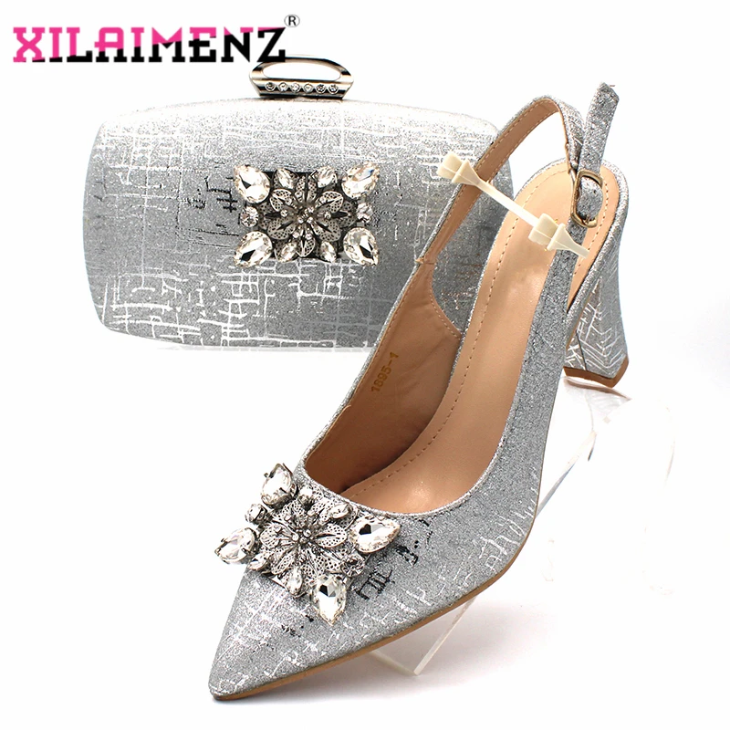 Женские туфли серебристого цвета с острым носком и босоножками сумка в