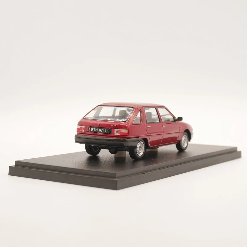 Игрушечная модель автомобиля из сплава IST 1:43 IZ 2126|Наземный транспорт| |