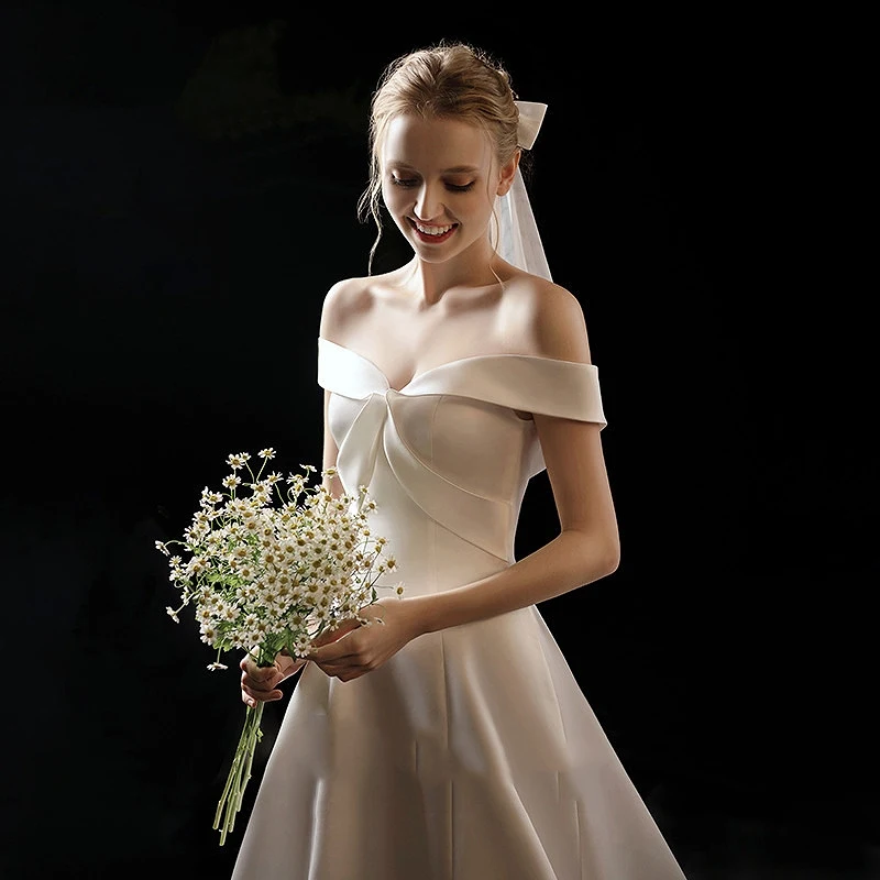 

Off Shoulder Satin Wedding Dresses A-Line Sweetheart Neck Fashion Trailing Backless Sleeveless Simple Bridal Gowns Elegant 2021