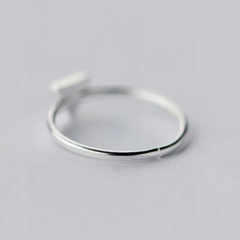 Кольцо женское из серебра 925 пробы с черной эмалью регулируемое в