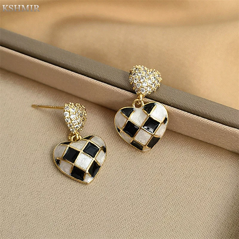 

2022 Trendsetting checkerboard stud earrings with diamond-encrusted zircon earrings fashion oil drop earrings