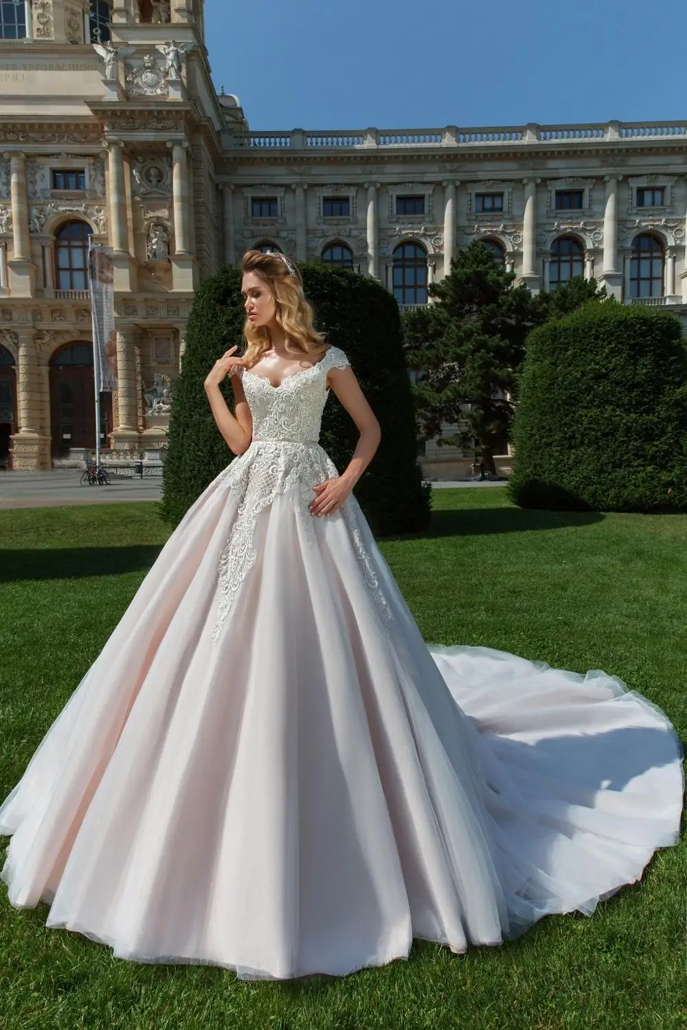 

HA084 Eightale Wedding Dresses Boho V Neck Appliques Lace Buttons ball gown Wedding Gowns Bride Dress vestidos de noiva