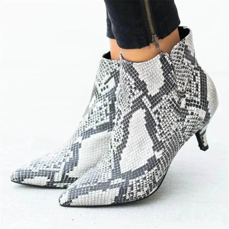 2019 Модные женские кожаные ботильоны на высоком каблуке сезон осень зима