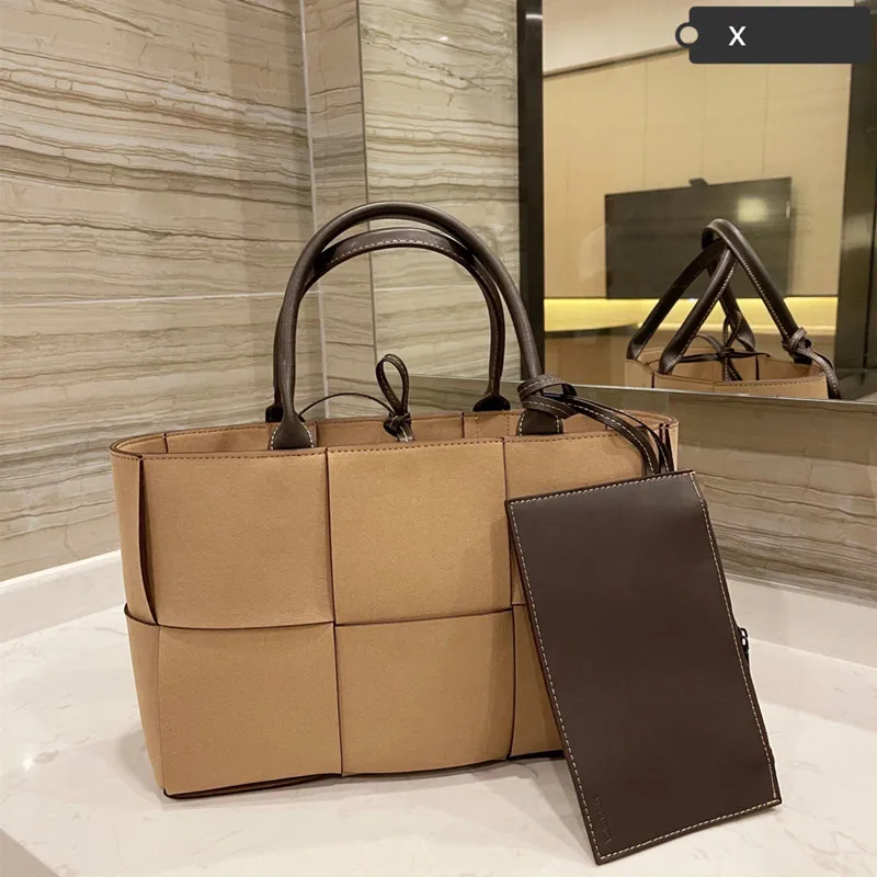 

BV Leather Ladies Woven Tote Bag Sheepskin Simple And Fashionable 32CM