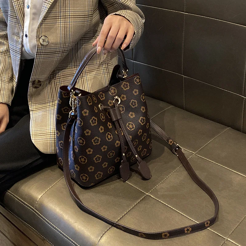 

Genuine Leather Women Buckets 2021 New Fashion High Quality Larger Capacity Bags Ladies Designer Purse and Handbags luis vuiton