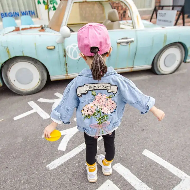 

Женская джинсовая куртка с цветочной вышивкой, весна-осень