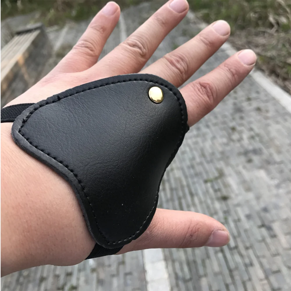 

1PC Leather Hand Protector Bow and Arrow Finger Cover Simple Finger Protector Archery Supply for Sporters (Black)