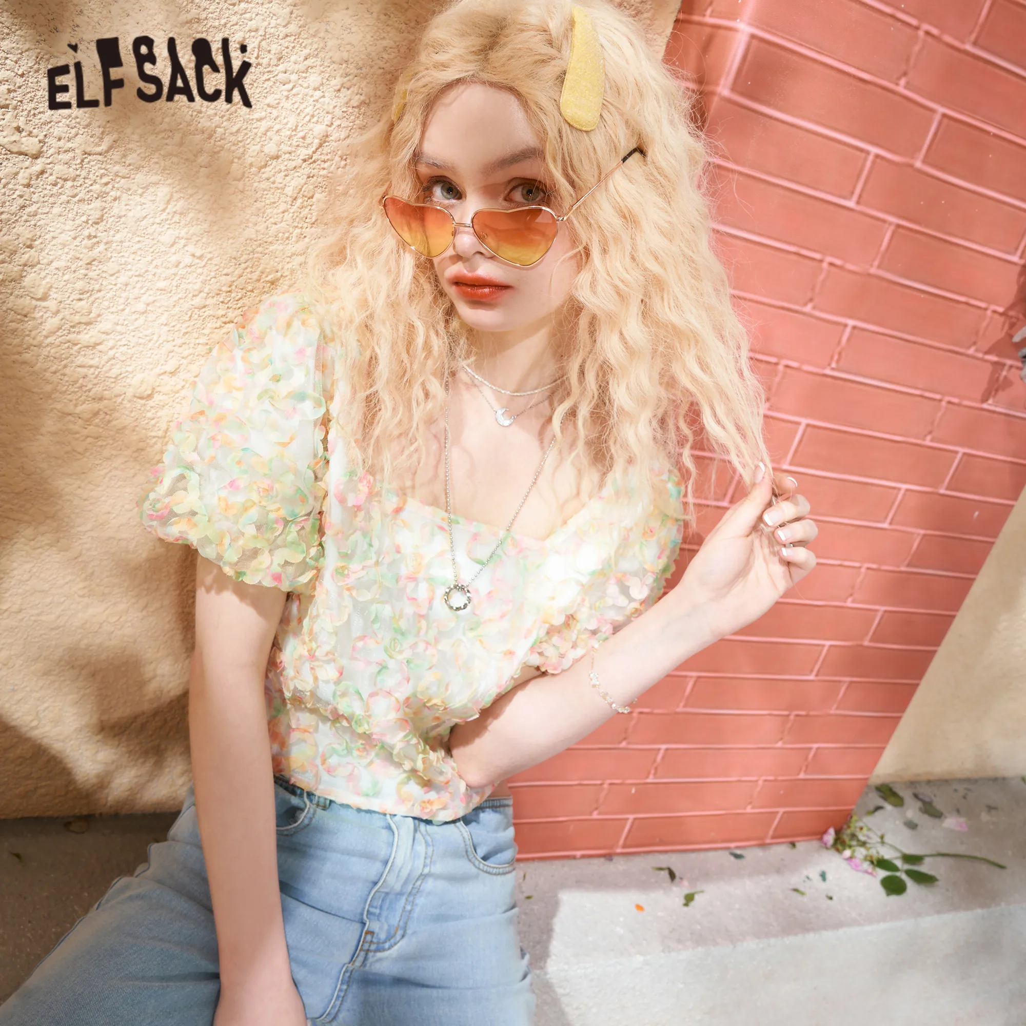 

ELFSACK Floral Contrast Lace Casual Vintage Blouse Shirts Women 2021 Summer Puff Sleeve Sweety Girly Basic Daily Milkmaid Top