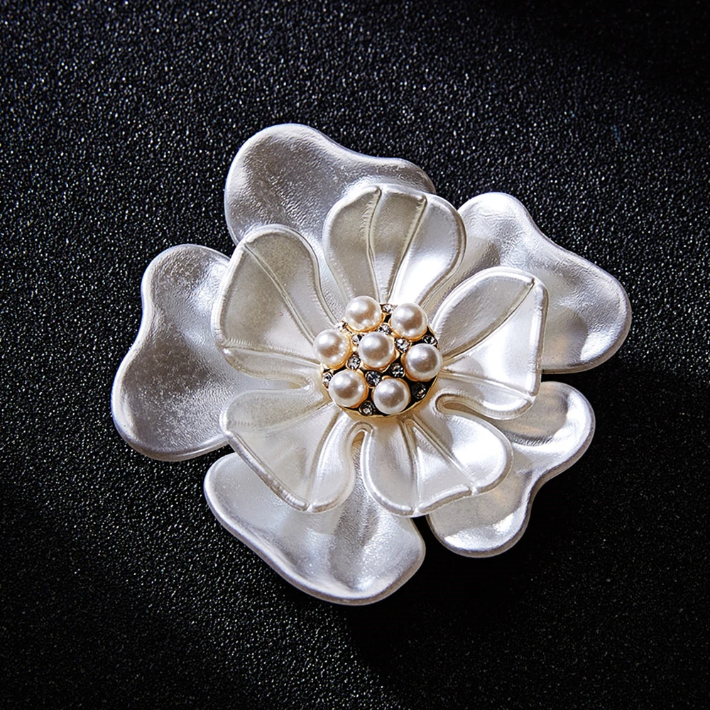 

RINHOO Camellia Pin Elegant pearl Flower Brooch Lady Temperament corsage jacket Suit Coat Accessories Wedding Jewelry Gift