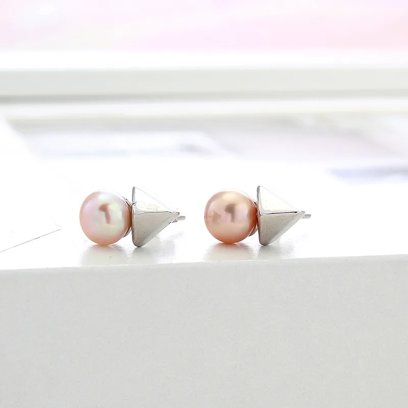 

Fashion Inlaid Pearl Female Earrings New S925 Sterling Silver Natural Freshwater Pearl Earrings Simple Triangle Earrings