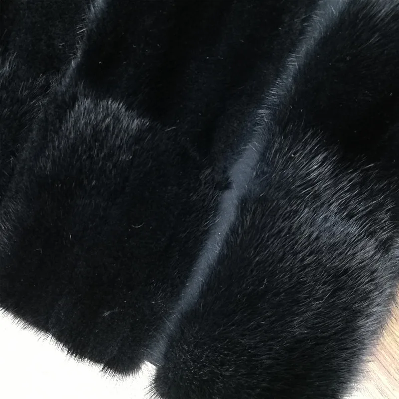 Женская шуба из натурального меха норки зимняя длинная черного цвета теплая