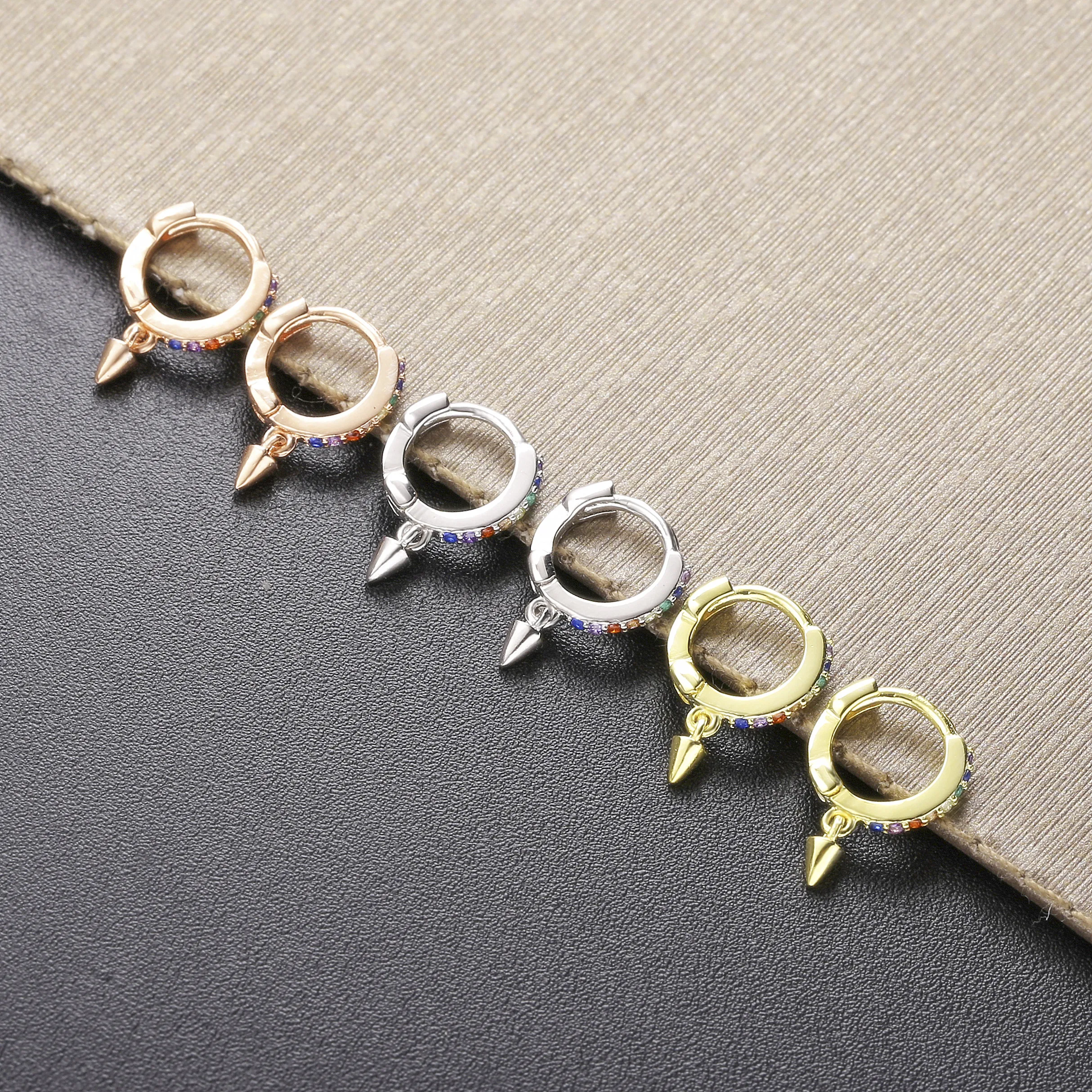 Маленькие Кольца из серебра 925 пробы с разноцветными радужными