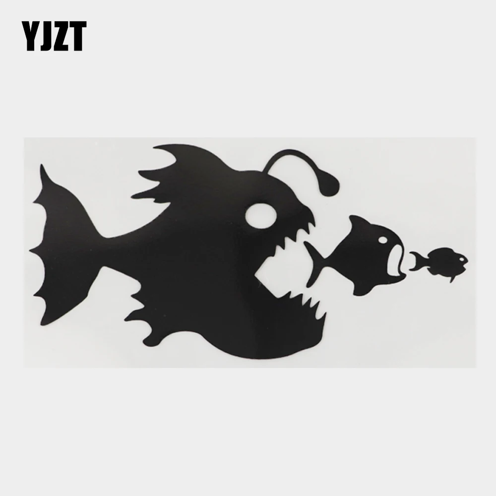 

YJZT 17,2 см × 8,7 см забавные фонарики Fish Eat Маленькие искусственные черные/серебряные виниловые автомобильные наклейки 18A-0709