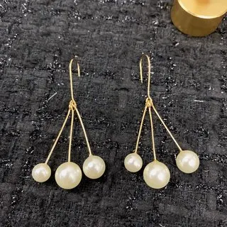 

High-end quality fashionable and versatile new pearl earrings