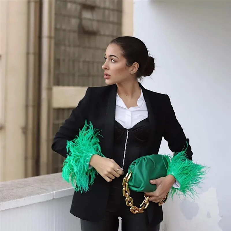 Женская блузка с длинным рукавом зелеными перьями и воротником на пуговицах |