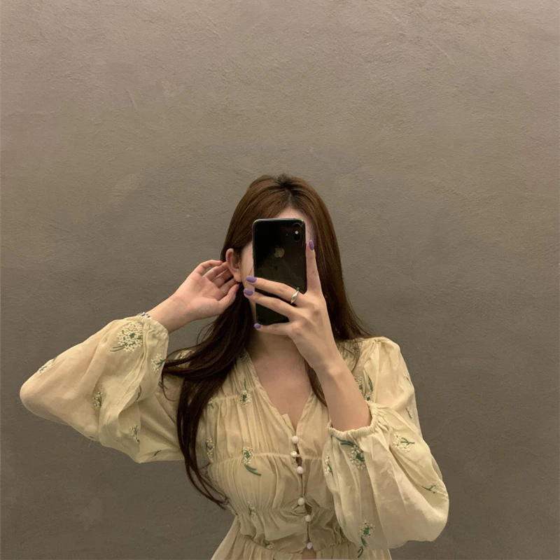 

New Women's Floral Embroidered Short Shirts Top Spring Fall Sweet Sexy V-neck Single Breasted Elastic Blouses Female Camisas