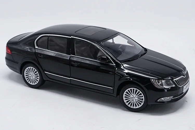 1:18 Skoda Superb сплав модель автомобиля статические металлические модельные автомобили оригинальная коробка для коллекции подарков