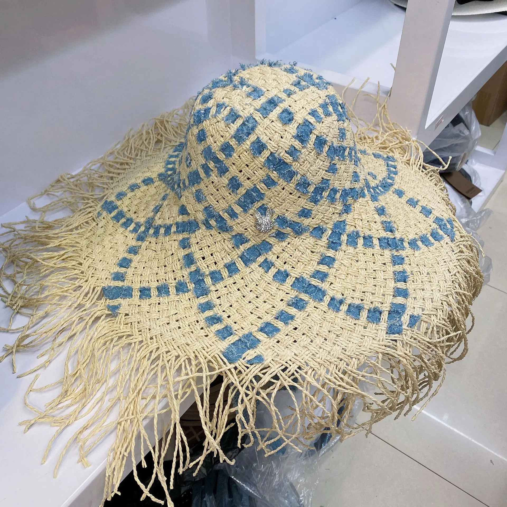 

Женская Соломенная Панама с кисточками, летняя Панама с длинными полями и джинсовой лентой в стиле пэчворк, пляжная шляпа от солнца, 2021
