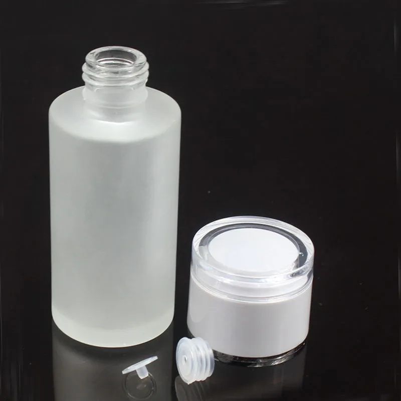 100 мл матовая стеклянная бутылка с белым прессовым насосом и колпачком для