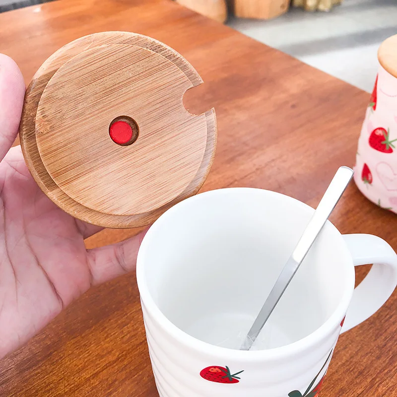 Personalized Strawberry Ceramic Mug with Lid Spoon Cute Couple Cup Creative Trend Coffee Household Water for Girl Kids | Дом и сад