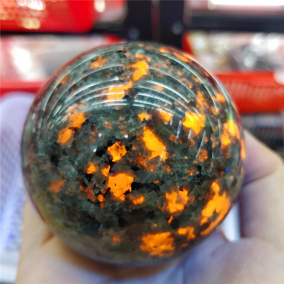

Fluorescent albite containing tin chips, mineral gem collection 1PC