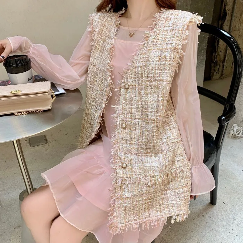 Жилет женский однобортный без рукавов с кисточками V-образным вырезом | Женская