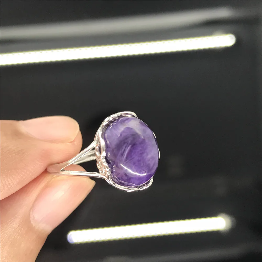 Кольцо из натурального фиолетового хароитного серебра 925 пробы 13 х10 мм |