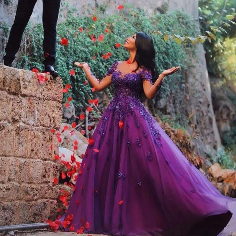 Бордового цвета фатиновое платье трапециевидной формы с длинными Выпускные