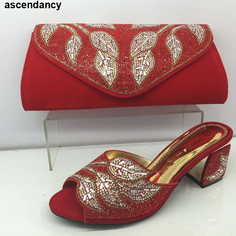 Красного цвета Итальянская обувь с С сумочкой в одинаковом стиле комплекте