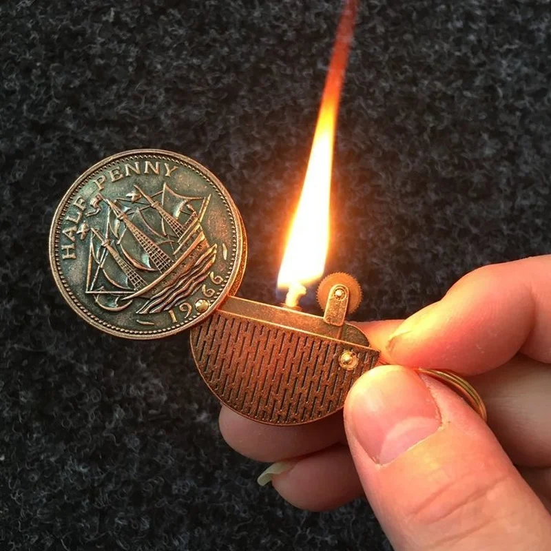 

Creative Retro Portable Kerosene Lighter Metal Coin Grinding Wheel Flint Gasoline Lighter Pendant Keychain Smoking Gadget Gift