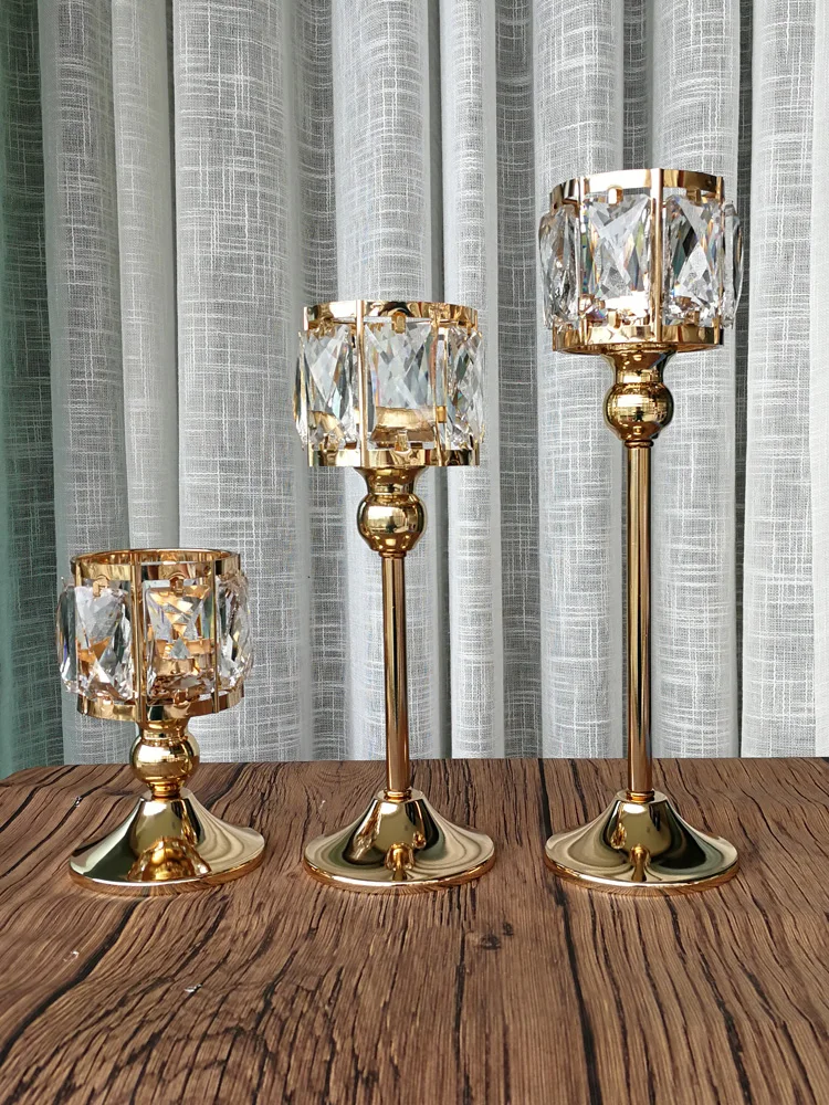 Блестящие вечерние подсвечники с золотыми металлическими кристаллами