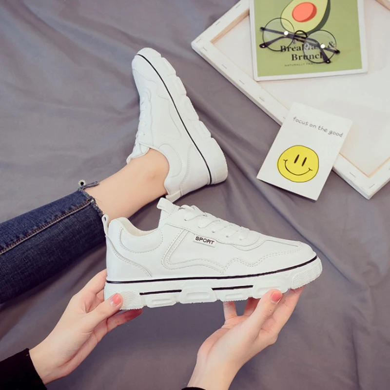 Женские кроссовки из ПУ кожи Белые Повседневные на плоской платформе с низким