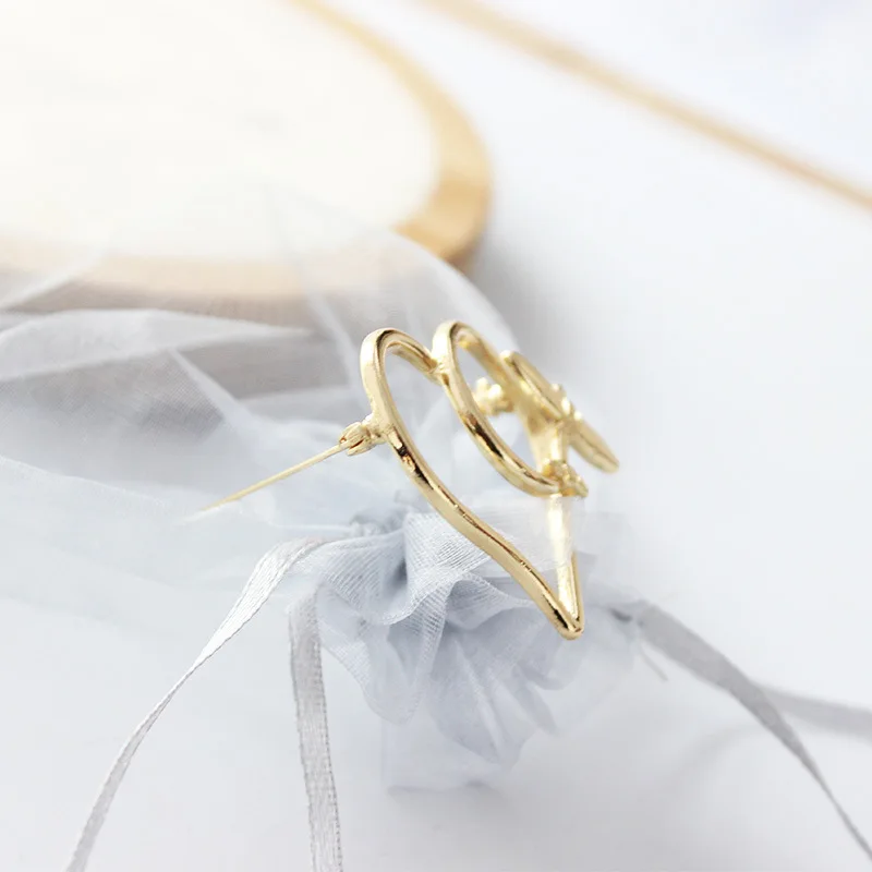 Выдолбленные с сердцем персикового цвета брошь &quotсамолет&quot дети интерес