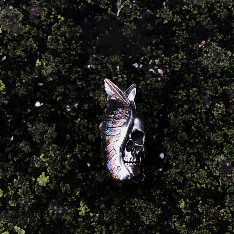 925 серебряный оригинальный ручной простой личности двусторонний череп перо