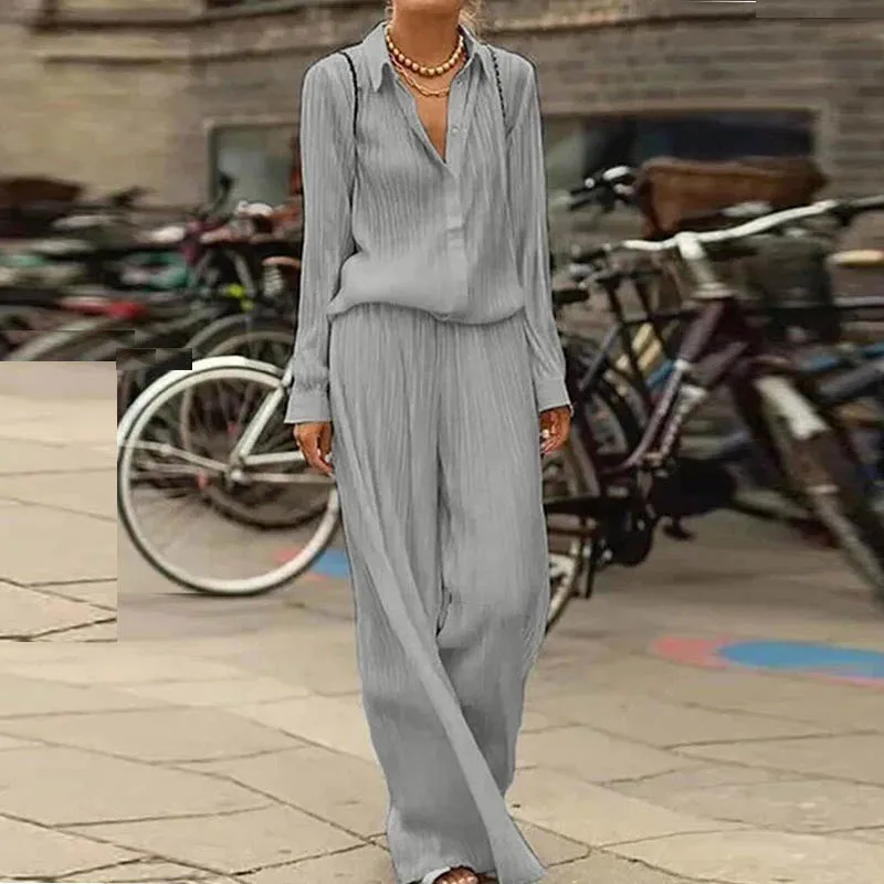 Женский костюм из двух предметов: рубашка с воротником-стойкой и длинными