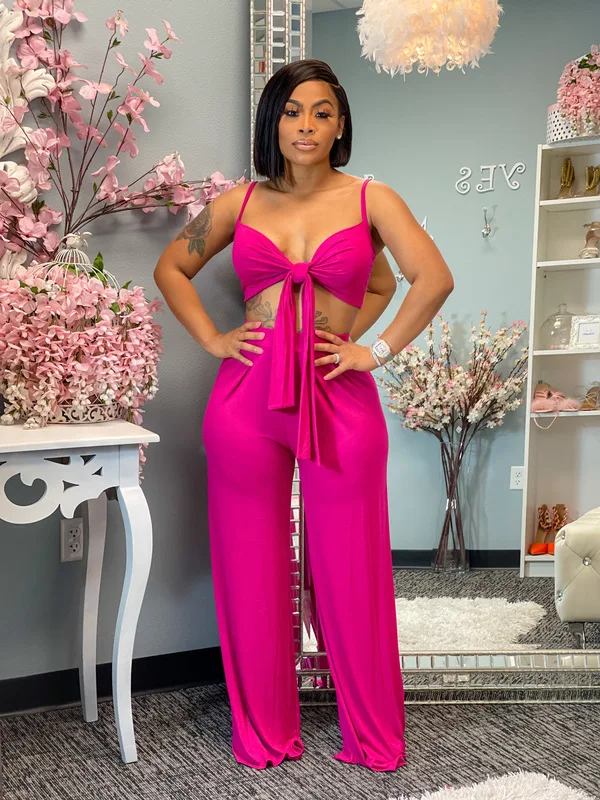 

Комплект из двух предметов: укороченный топ и брюки с широкими штанинами