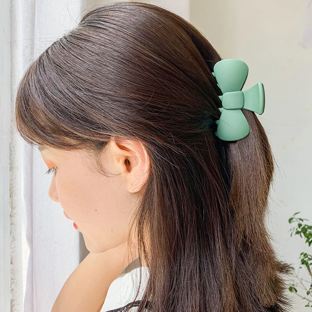 Заколка-зажим для волос в виде банта карамельного цвета |