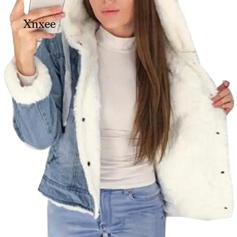 Женская зимняя джинсовая куртка с капюшоном и меховым воротником | одежда