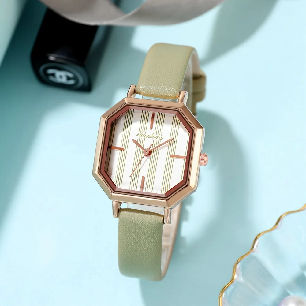 Часы наручные женские с вертикальной полосой модные повседневные