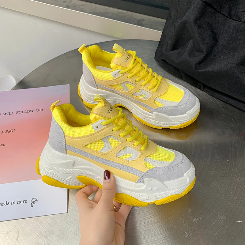 Женские кроссовки на массивной платформе дизайнерские шнуровке желтого цвета