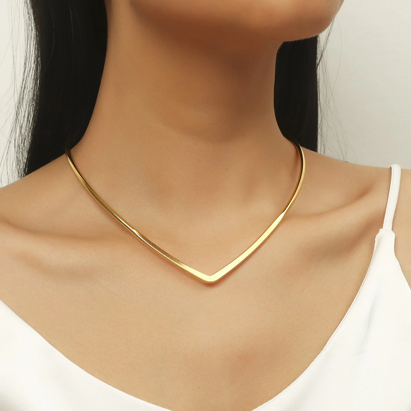 

Stainless Steel V-Shaped Chokers Necklaces For Woman Collar Minimalist V-Neck Design Clavicle Chain Fashion Jewelry Accessories