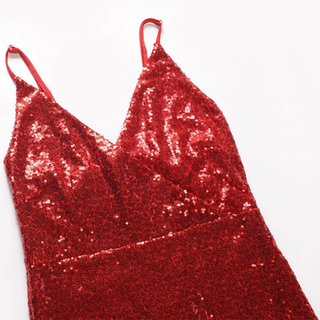 Женское облегающее платье на бретельках с блестками без рукавов v образным