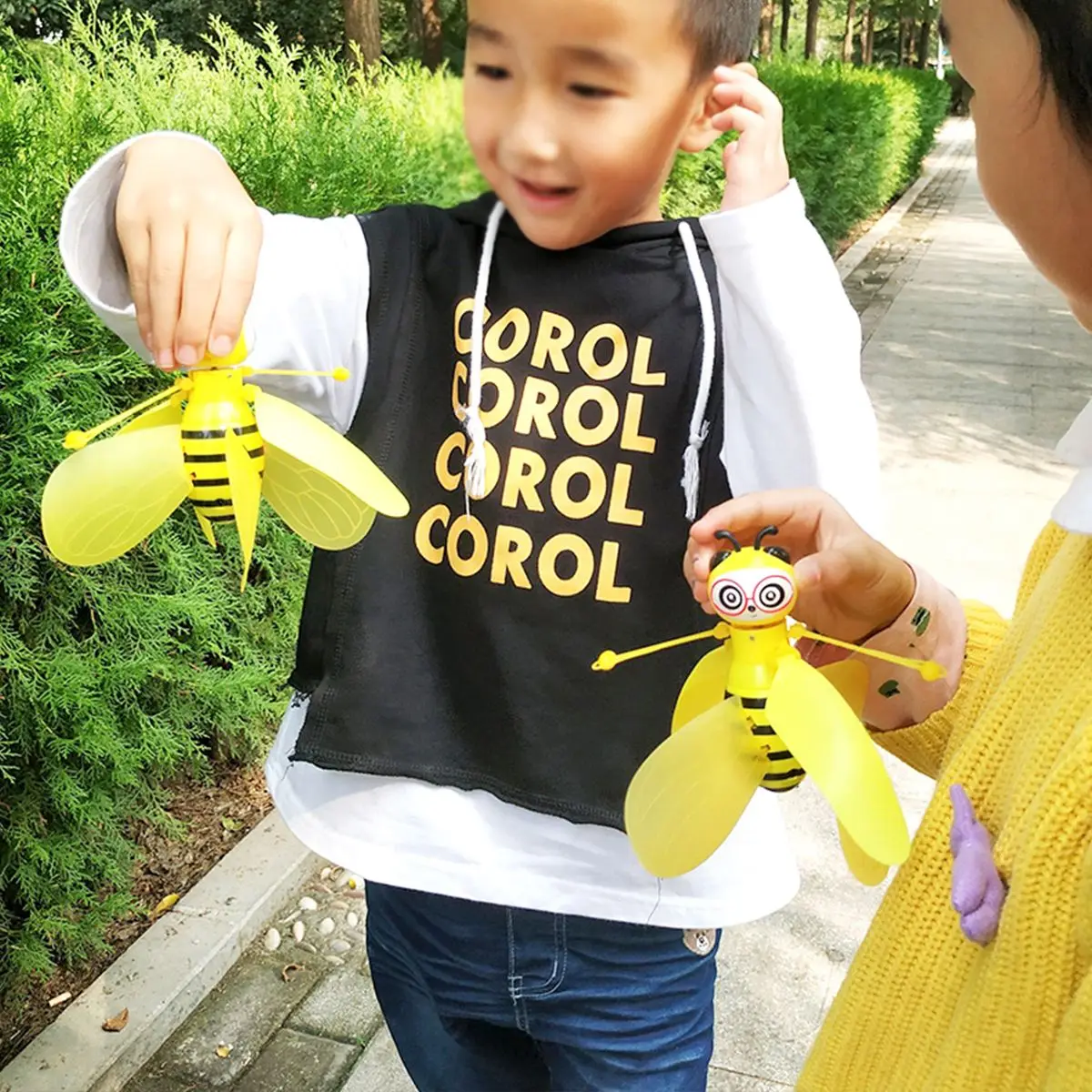 

1Pc Gesture Sensor Fly Toy Delicate Funny Creative USB Rechargeable Induction Suspension Toy For Adults