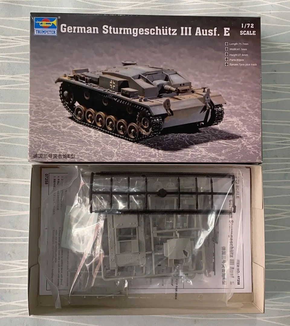 Trumpeter TR07258 1/72 НЕМЕЦКИЙ штурмгешютц III Ausf. Комплект пластиковых моделей E |