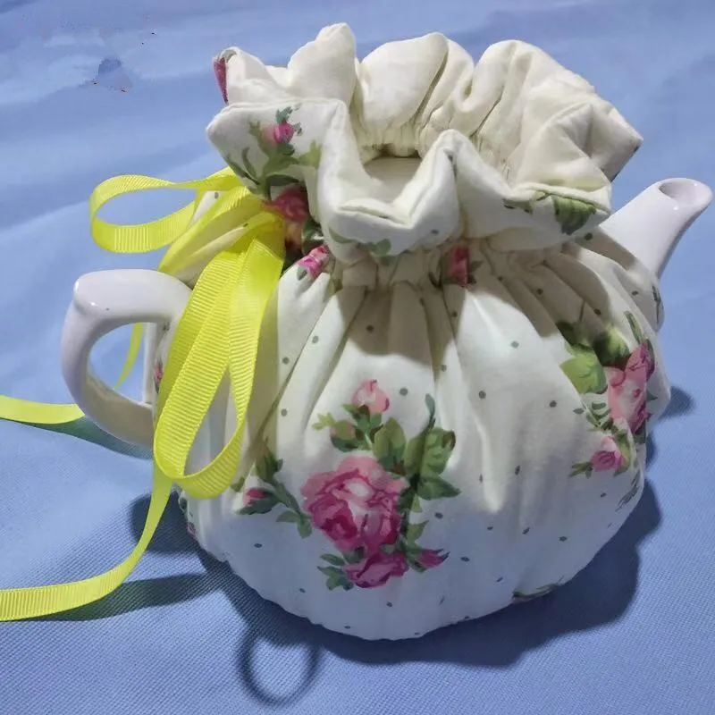 Кофейная сетка кофейного цвета с принтом домашний чайник сохраняет тепло